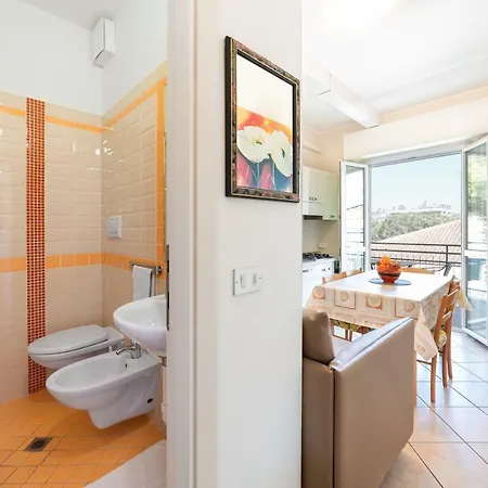 Villa Maria Apartments - Centro, Stadio Del Nuoto E Palacongressi - P R A T U R E C C I Group 아파트 리치오네