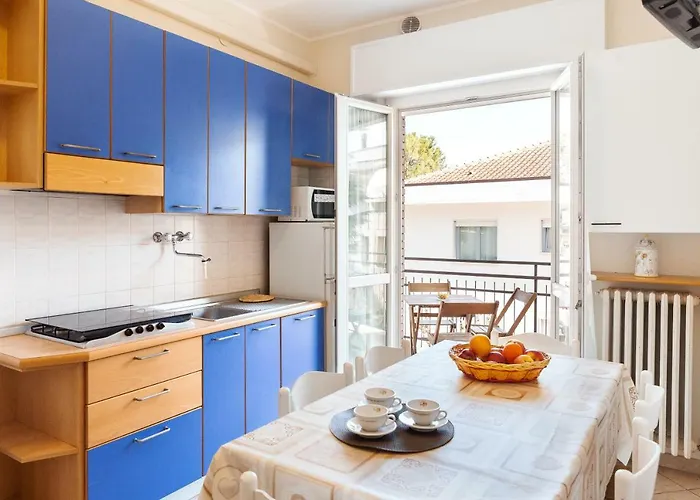 Maria - Centro, Stadio Del Nuoto E Palacongressi - P R A T U R E C C I Group Appartamento *